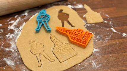 Zum Advent gibt es zwei Nienburg-Motive als Ausstechformen für Kekse.