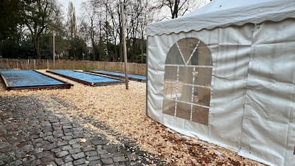 Die Bahnen fürs Eisstockschießen sind am Stahn-Wall aufgebaut.