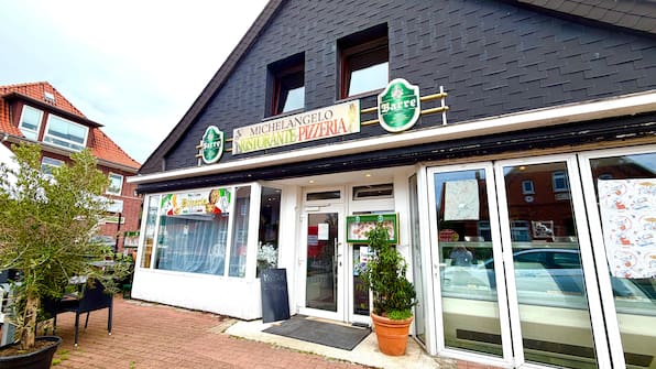 Das Eiscafé "Michelangelo" hat eine neue Beschilderung.