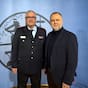 Landrat Detlev Kohlmeier gratuliert Kreisbrandmeister Bernd Fischer zur erneuten Nominierung. Darüber entscheidet nun der Kreistag.